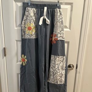 DAVI & DANI Lace and Flowers wide leg pants (blue)